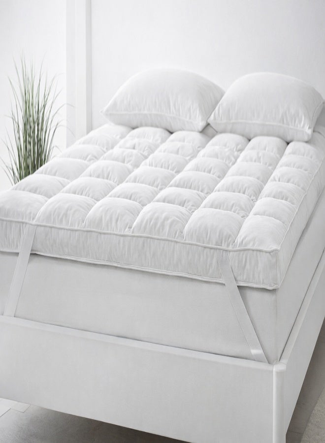 DORMICO Fluffy Mattress Topper 550 GSM 180x200 cm Queen Size Soft Breathable Noiseless Bed Topper with Elastic Straps White - Image 1